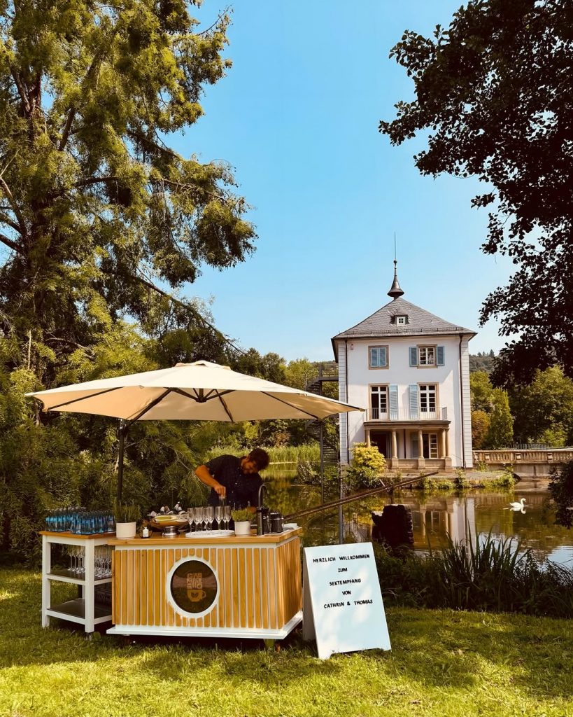 Normalerweise gibt’s bei uns Kaffee, doch diesmal hieß es- Gläser hoch statt Tassen hoch. 🥂♥️☀️